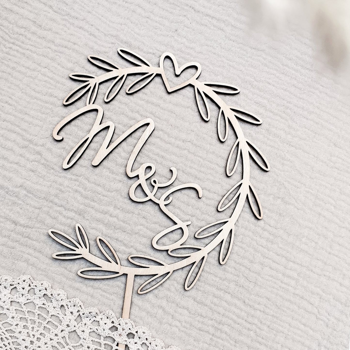 Cake Topper* personalisiert mit Initialen * offener Blätterkranz mit Herz * Holz | Acryl