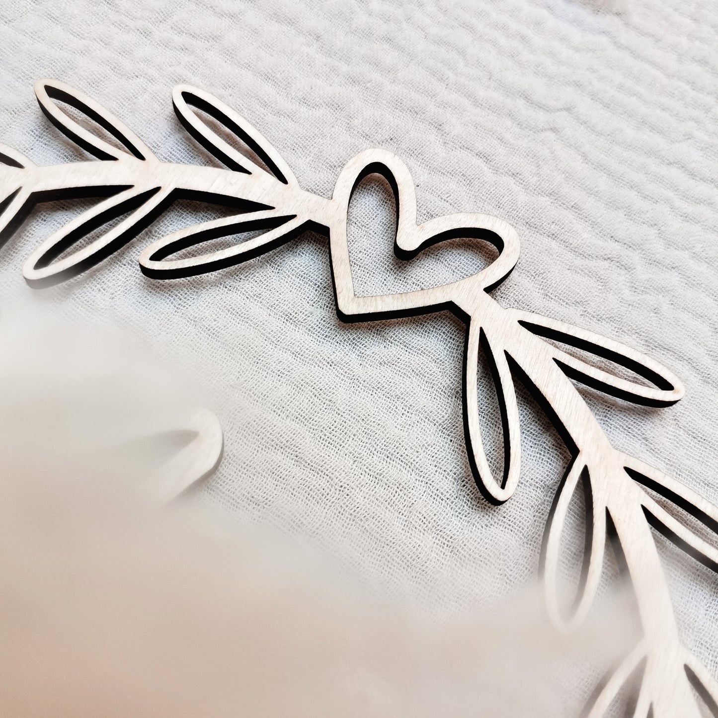 Cake Topper* personalisiert mit Initialen * offener Blätterkranz mit Herz * Holz | Acryl
