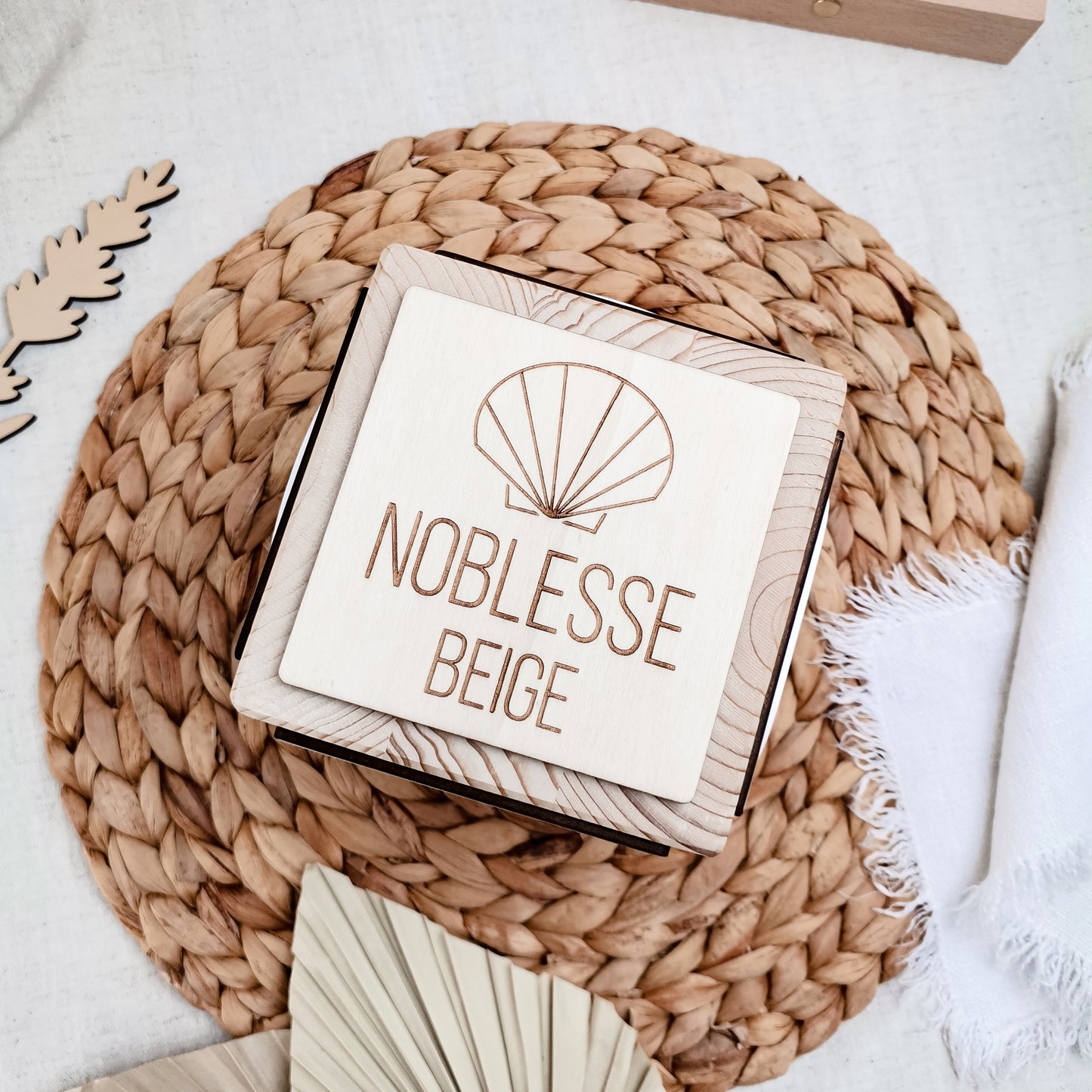 Social Touch NFC Cube * Personalisierbar mit Ihrem Firmenlogo | Links | Symbolen * Massiver Holzwürfel | Acryl