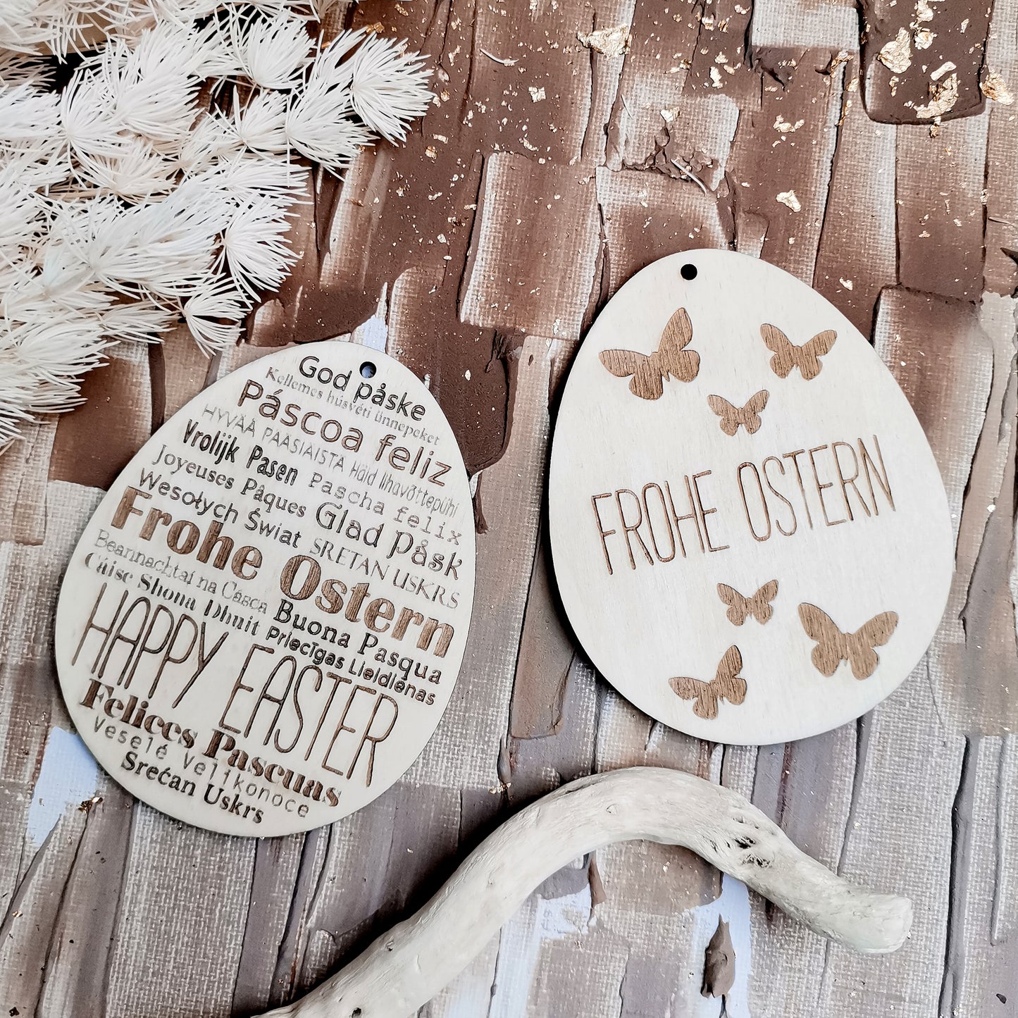 Anhänger Ostereier * 2-Set aus Holz * Design Schmetterlinge & Frohe Ostern Sprachen